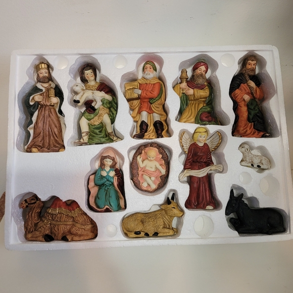 Danson Decor 12 Piece Porcelain Religious Figurines Nativity set - Picture 3 of 6